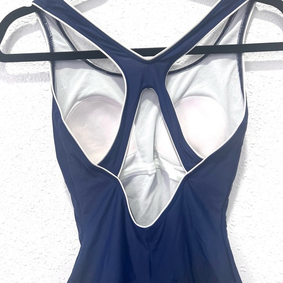 Speedo Women's Black Nylon Blend One Pie small - Picture 7 of 8